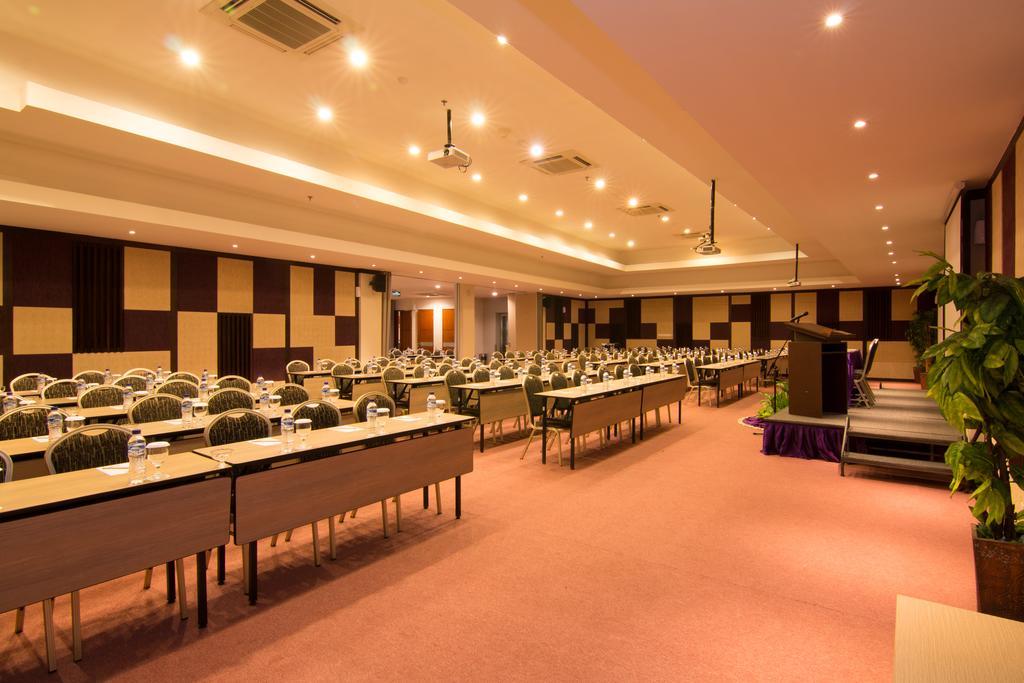 Kuta Central Park Hotel Exterior foto